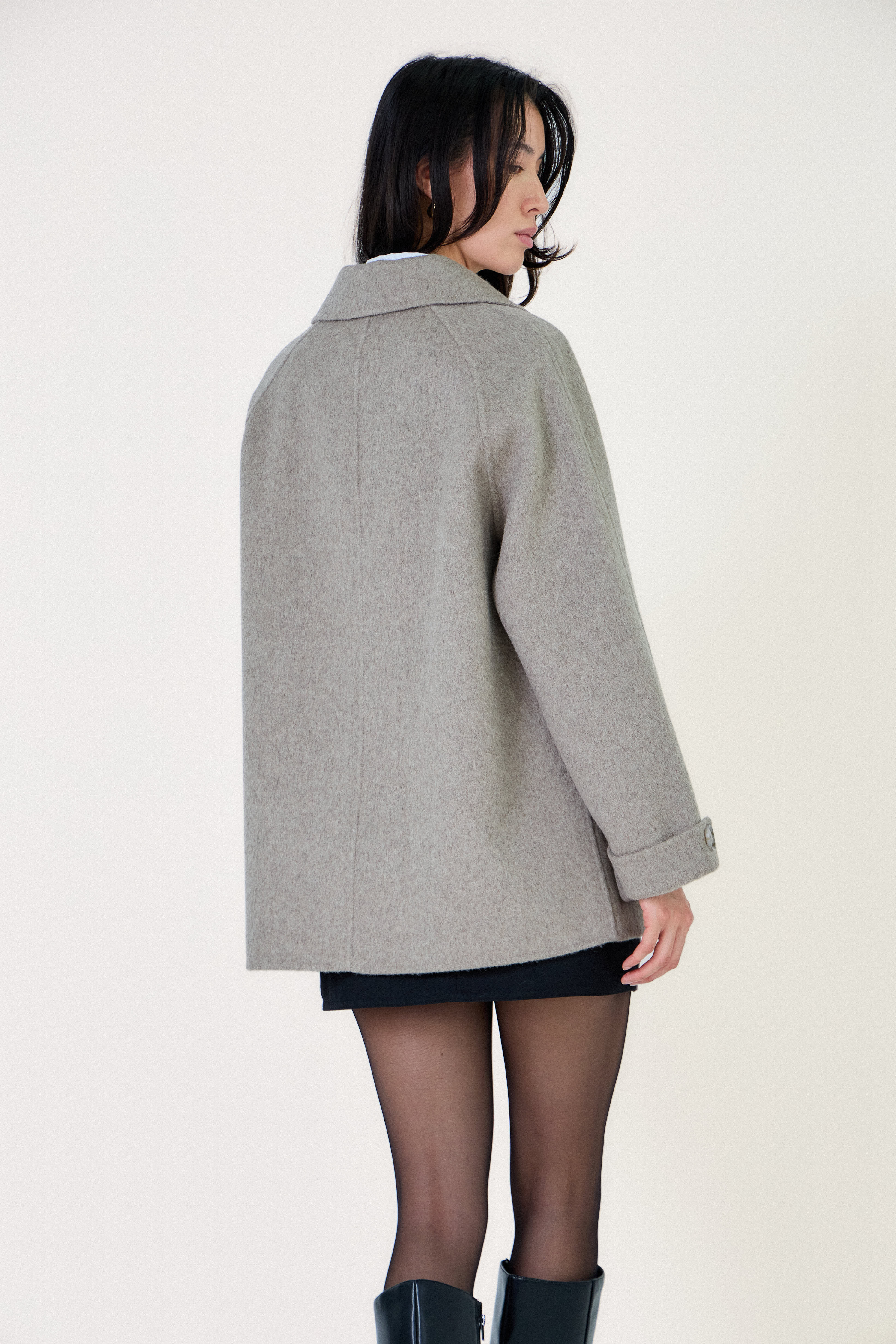 Manteau droit Escandelle – vue de dos – coupe structurée en laine beige avec finitions soignées
#couleur_beige