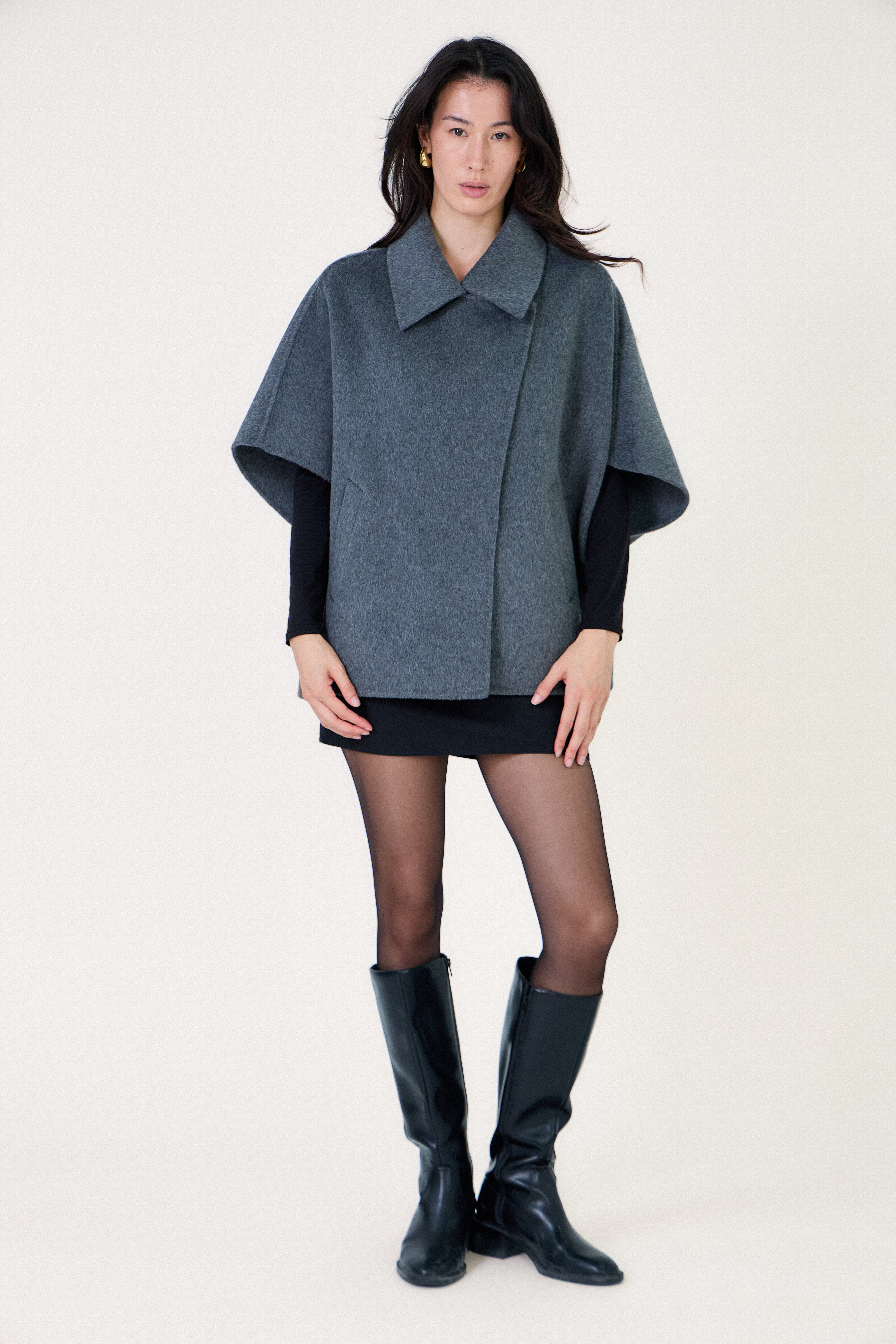 Cape AMARA Escandelle – vue profil – cape élégante chic pour femme moderne
#couleur_gris