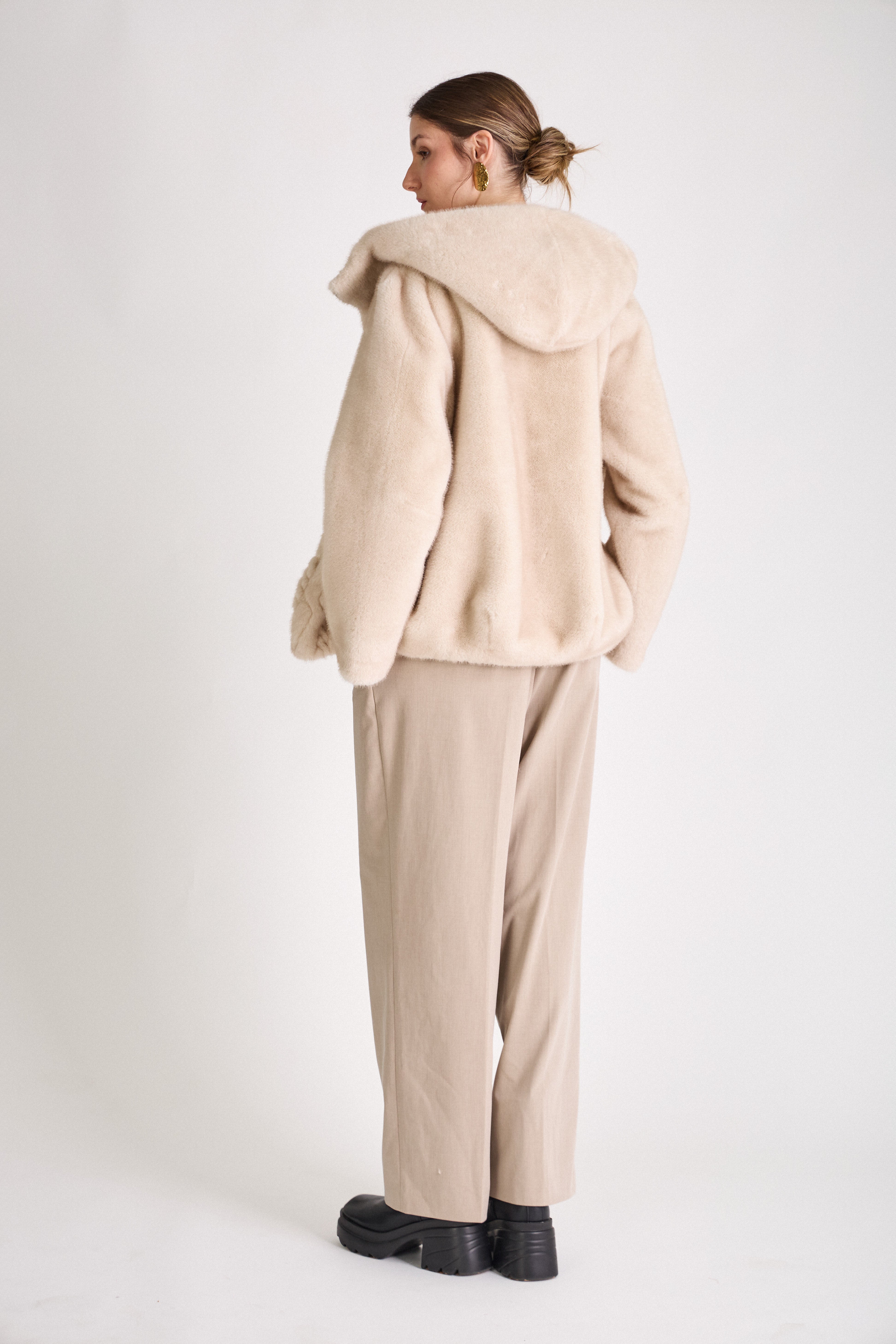 Manteau MARILOU Escandelle – vue de dos – capuche intégrée et coupe ample élégante
#couleur_écru