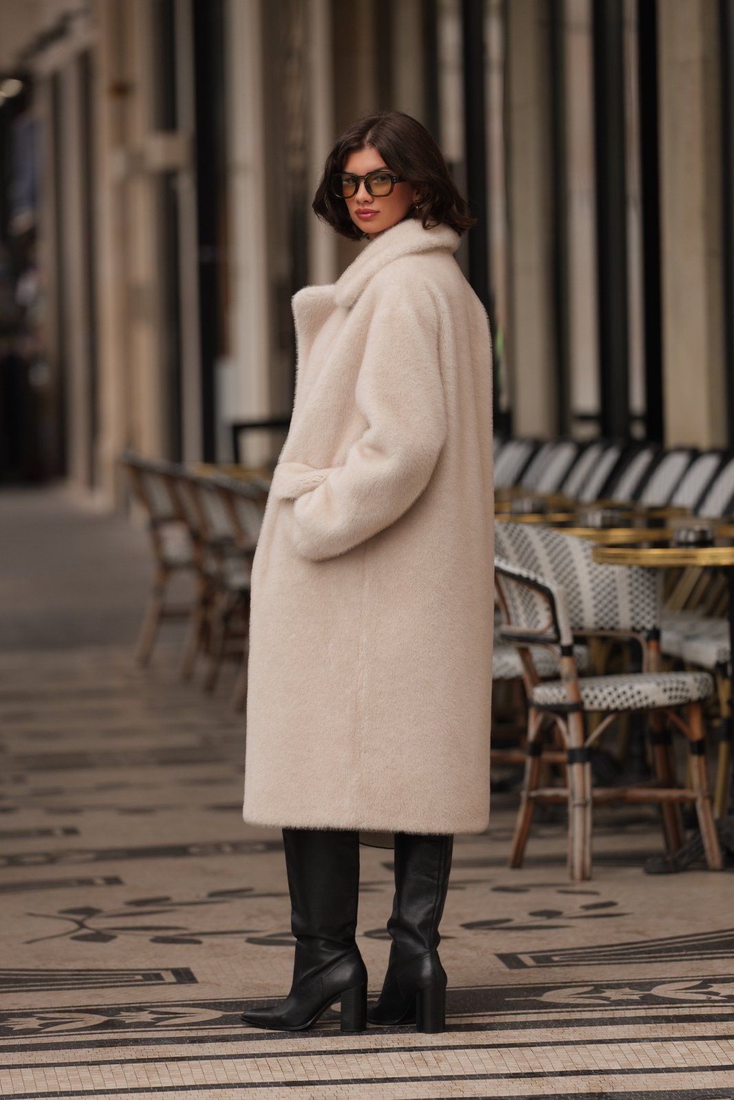EUGENIE manteau long fausse fourrure col tailleur ecru femme - Escandelle Paris (dos)
#couleur_ecru