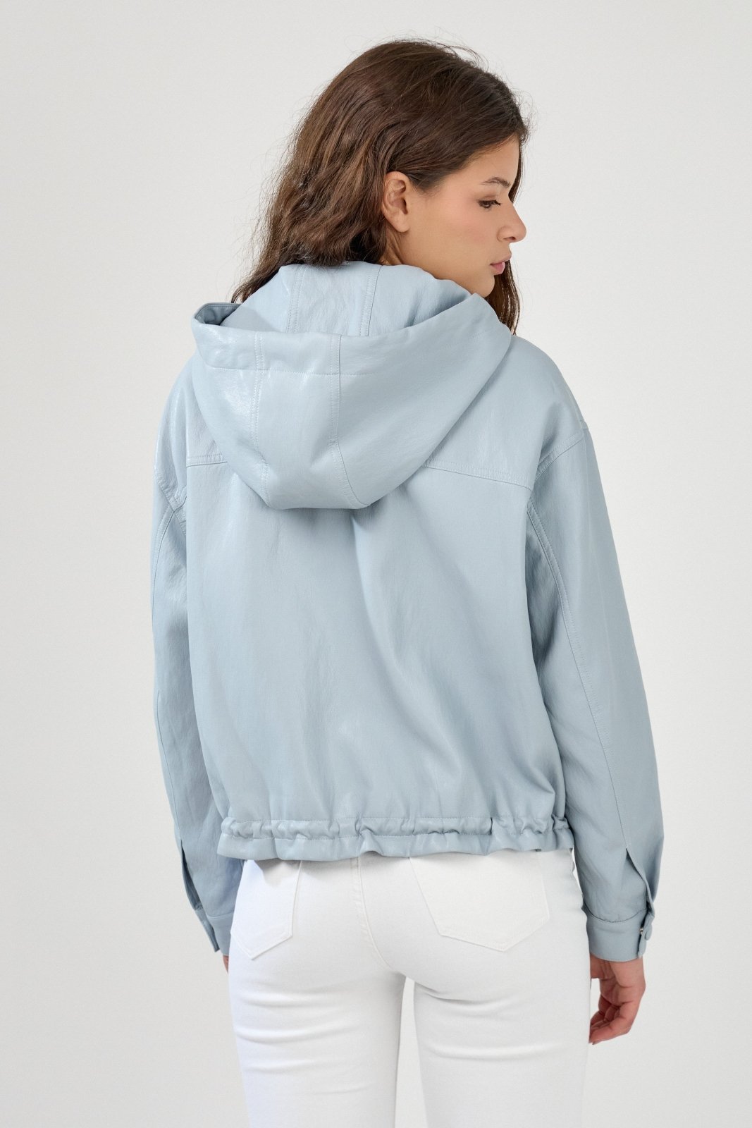 FIORELLE veste courte similicuir mi-saison ciel femme - Escandelle Paris (dos)
#couleur_ciel