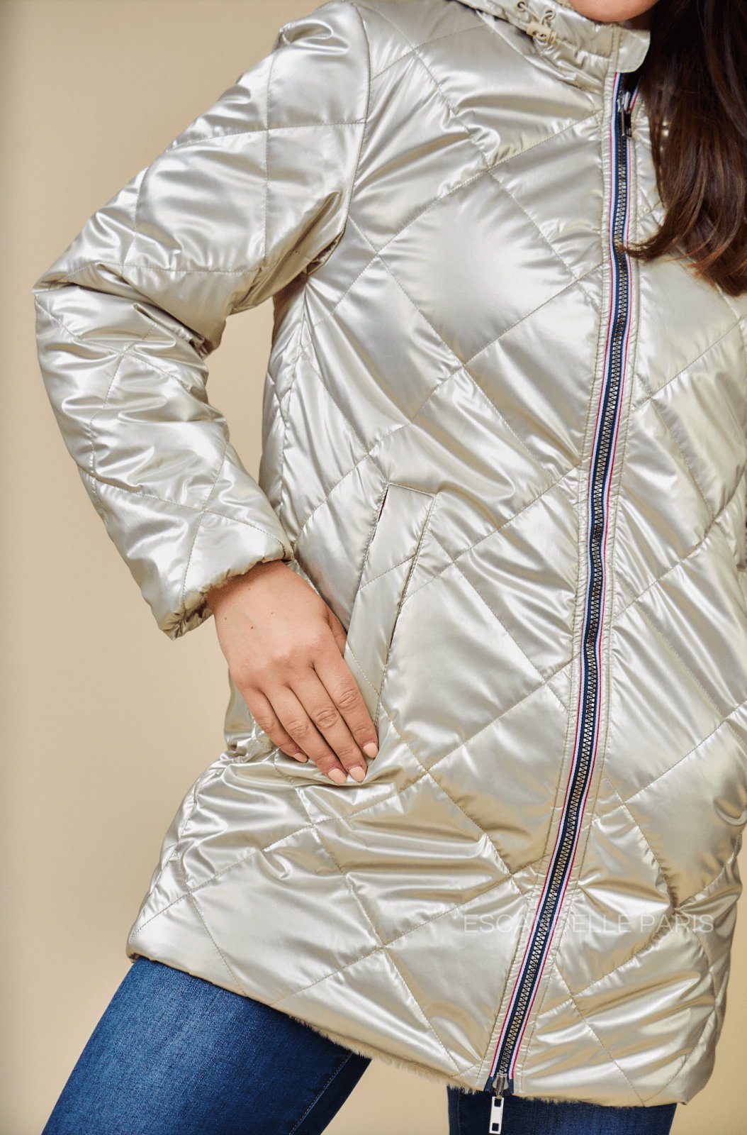 GEMMA parka longue réversible fourrée or femme - Escandelle Paris (gros plan détails matière)
#couleur_or