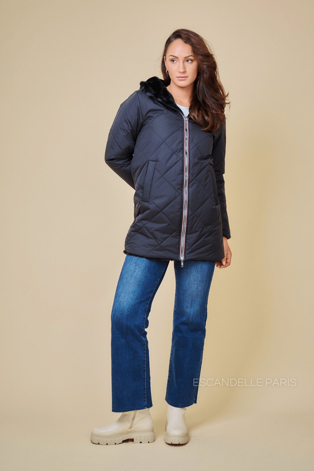 GEMMA parka longue réversible fourrée noir femme - Escandelle Paris (silhouette entière)
#couleur_noir