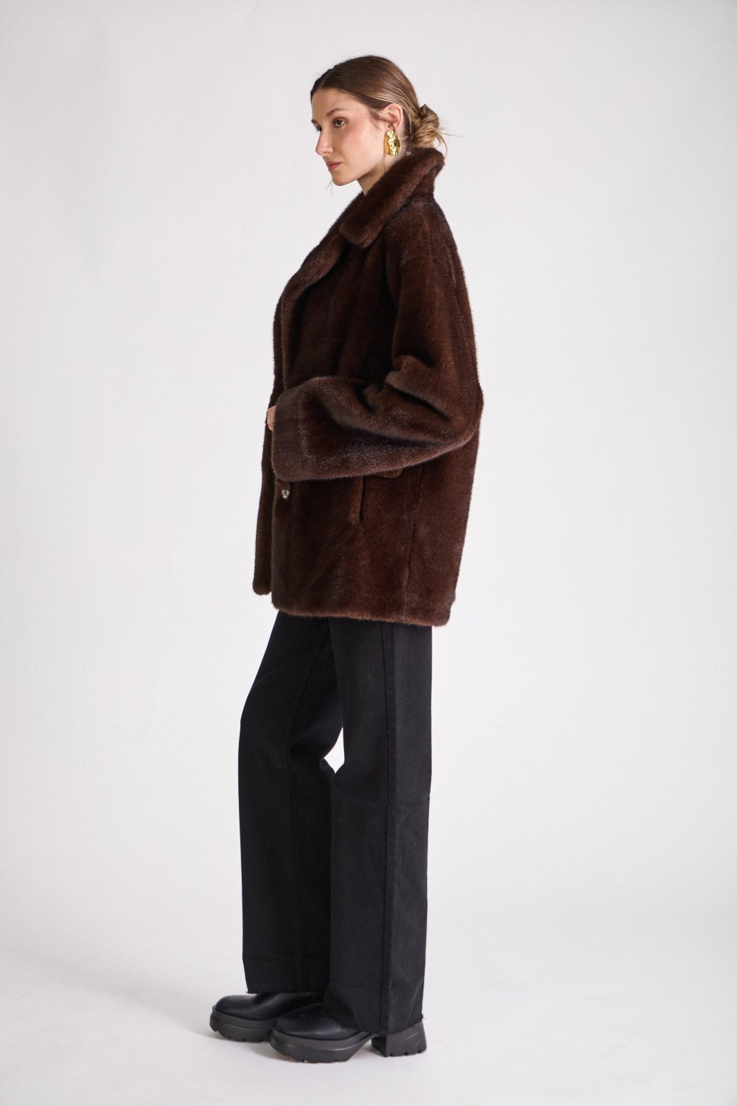 JESSIE manteau long fausse fourrure col large choco femme - Escandelle Paris (profil gauche)
#couleur_choco