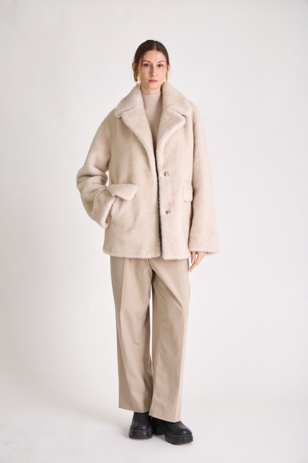 JESSIE manteau long fausse fourrure col large ecru femme - Escandelle Paris (silhouette entière)
#couleur_ecru