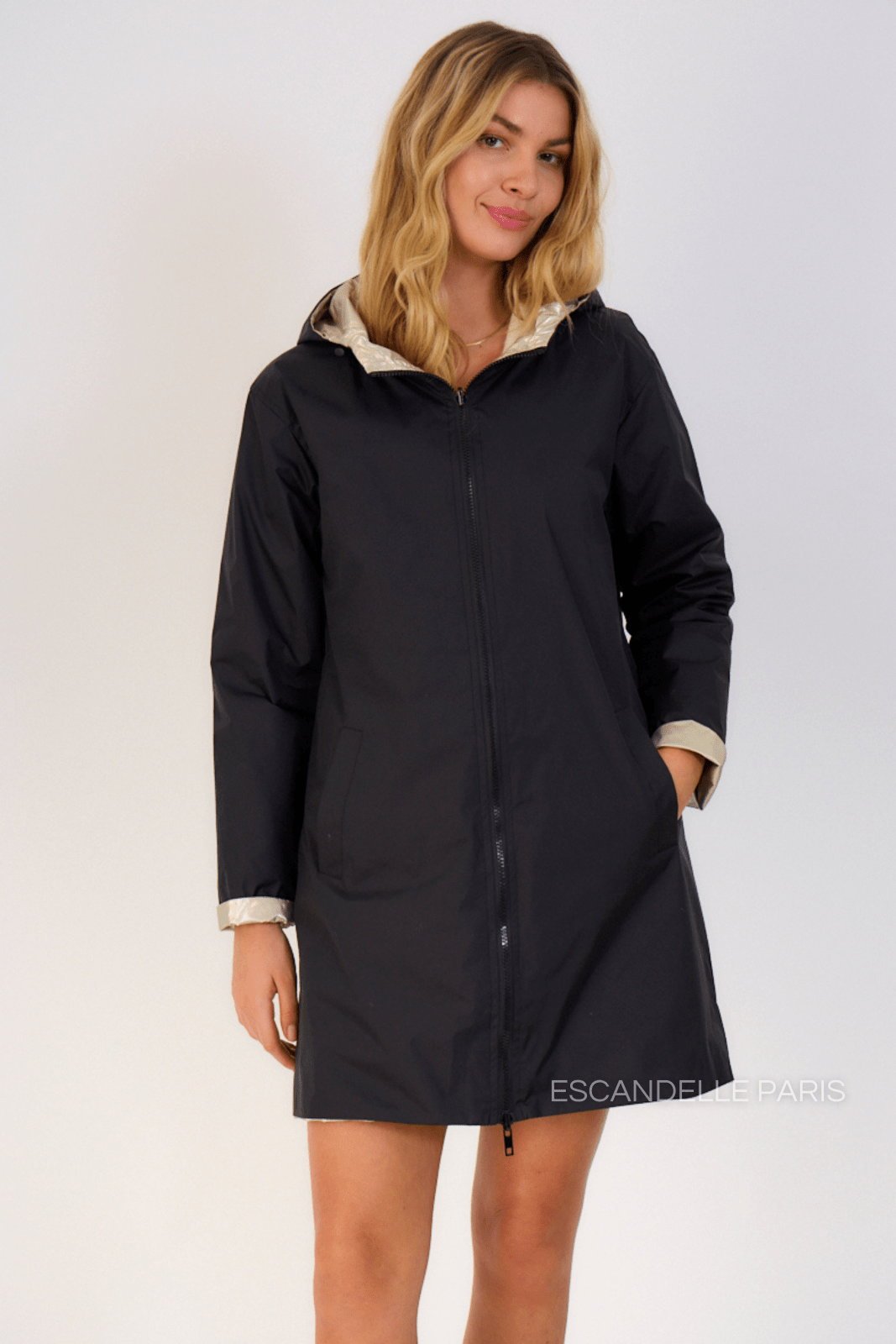 JUNE parka longue imperméable réversible métallisée noir femme - Escandelle Paris (silhouette entière)
#couleur_noir