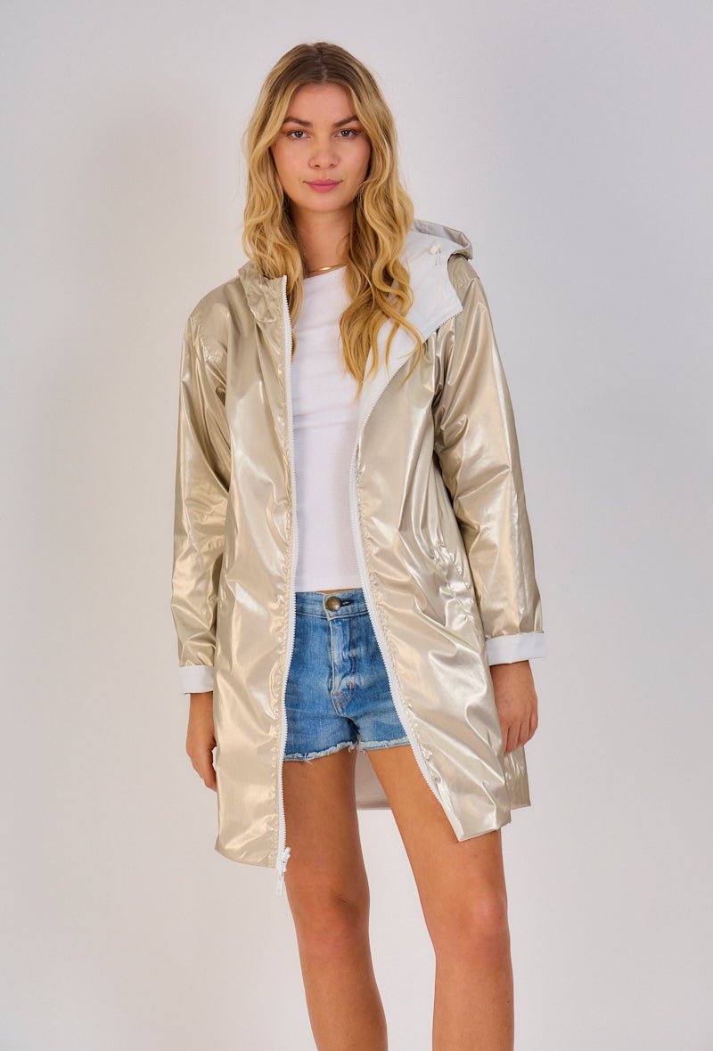 JUNE parka longue imperméable réversible métallisée blanc femme - Escandelle Paris (portrait côté métallisé)
#couleur_blanc