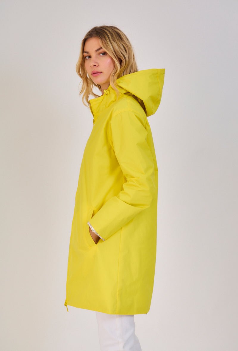 JUNE parka longue imperméable réversible métallisée jaune femme - Escandelle Paris (profil gauche)
#couleur_jaune