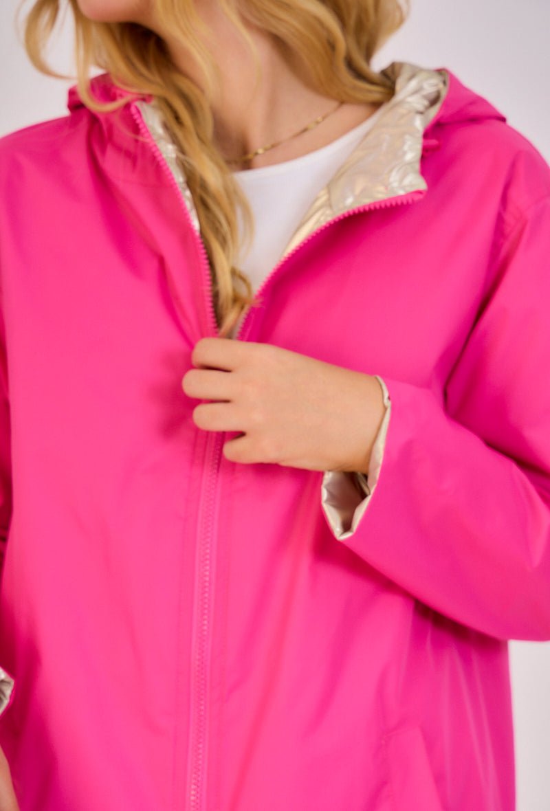 JUNE parka longue imperméable réversible métallisée rose femme - Escandelle Paris (gros plan détails matière)
#couleur_rose