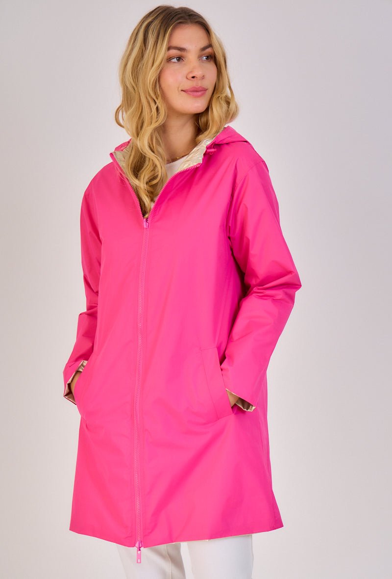 JUNE parka longue imperméable réversible métallisée rose femme - Escandelle Paris (portrait côté imperméable)
#couleur_rose