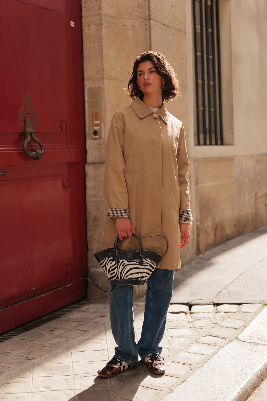 LESLY trench long déperlant beige femme - Escandelle Paris (silhouette entière)
#couleur_beige