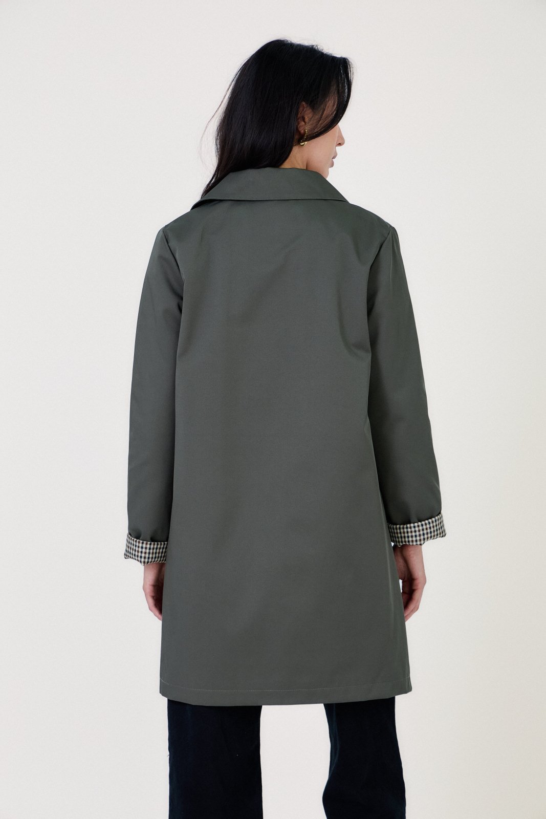 LESLY trench long déperlant kaki femme - Escandelle Paris (dos)
#couleur_kaki