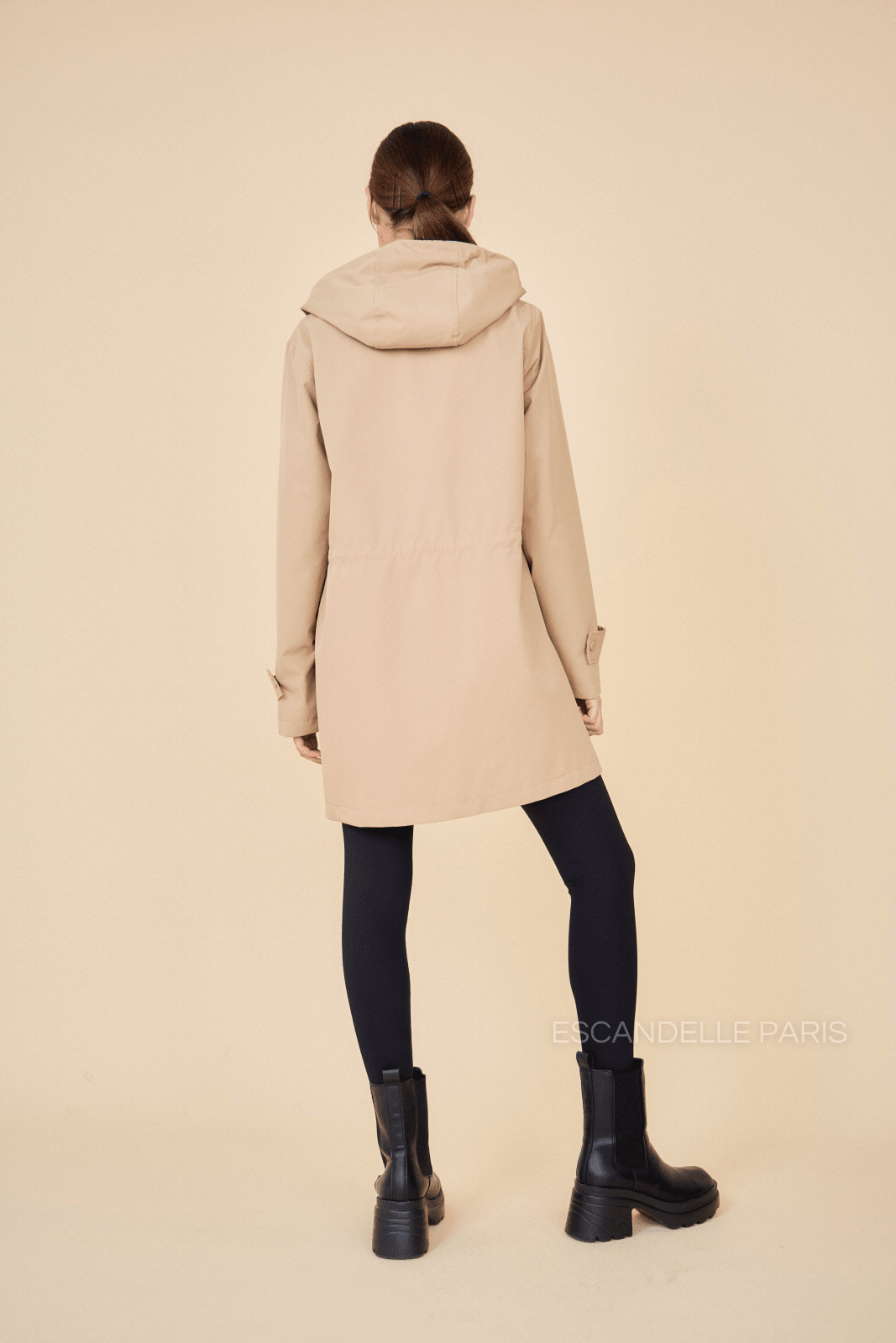 LOUANE parka mi-longue déperlante à lacets beige femme - Escandelle Paris (dos)
#couleur_beige