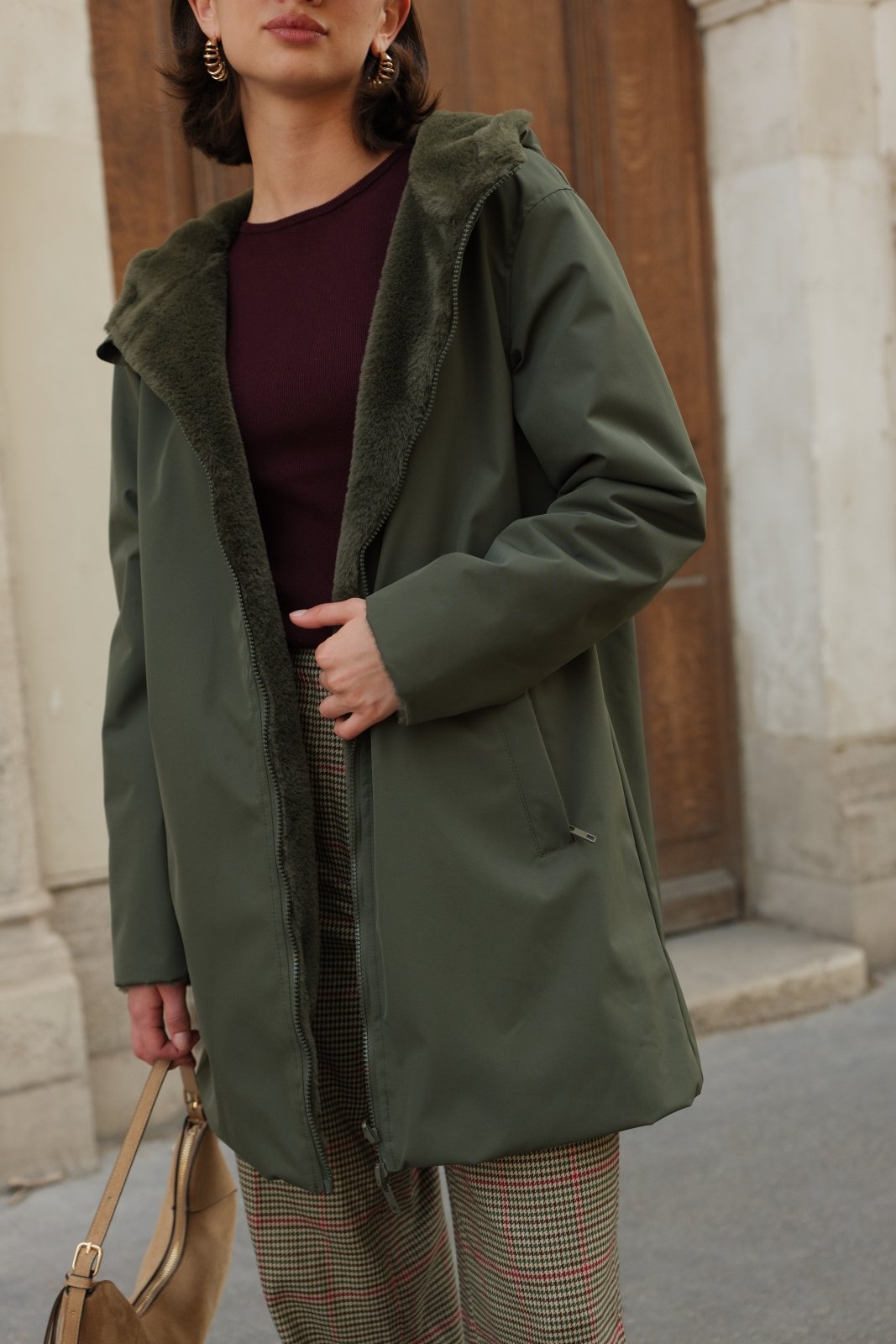 LUA parka réversible déperlante fourrée kaki femme - Escandelle Paris (gros plan détails matière)
#couleur_kaki
