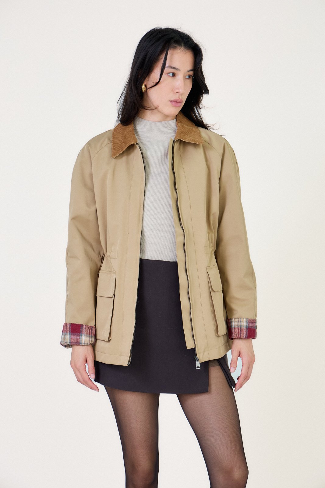 MARLEY veste mi-longue déperlante beige femme - Escandelle Paris (portrait)
#couleur_beige
