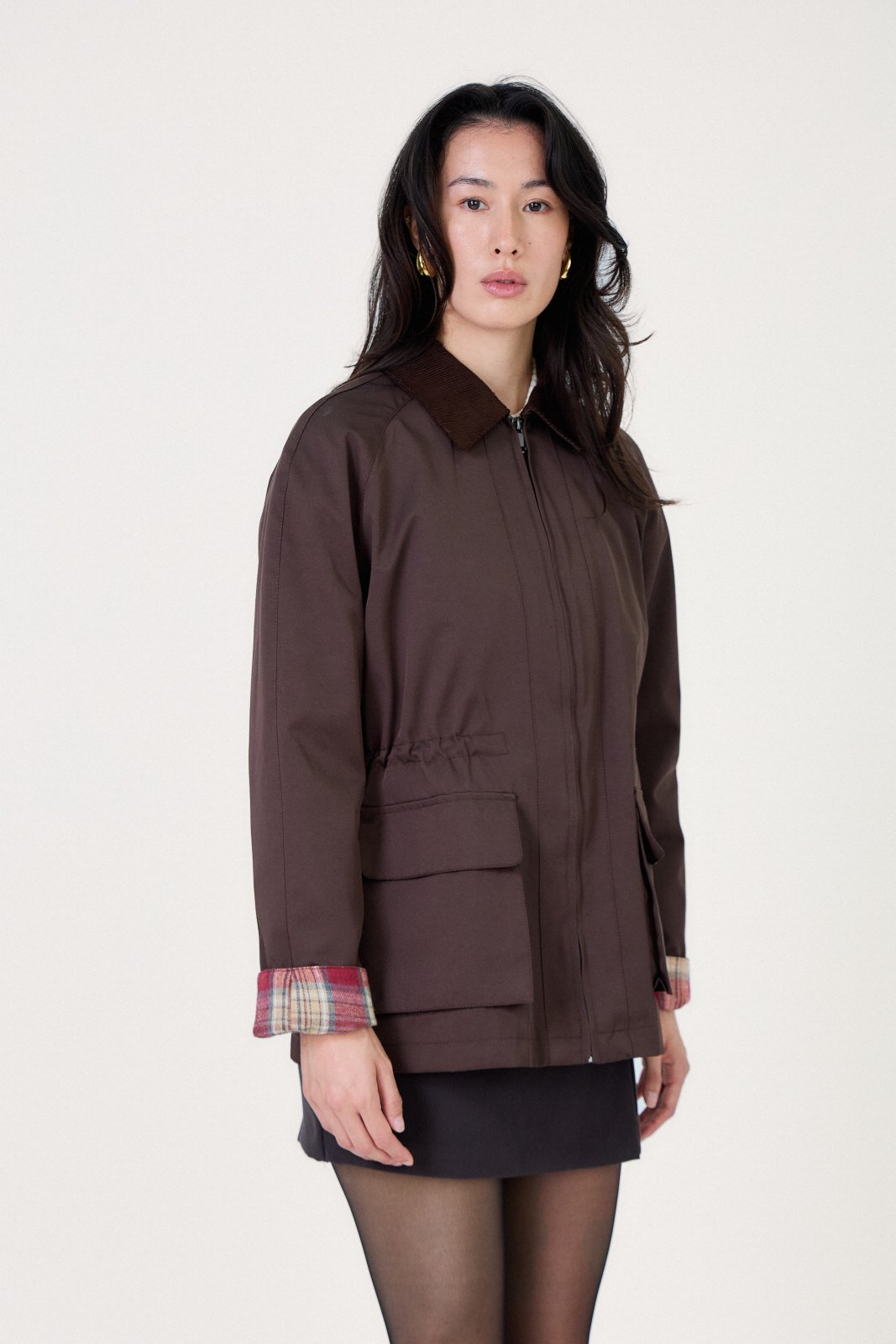 MARLEY veste mi-longue déperlante choco femme - Escandelle Paris (profil droit)
#couleur_choco