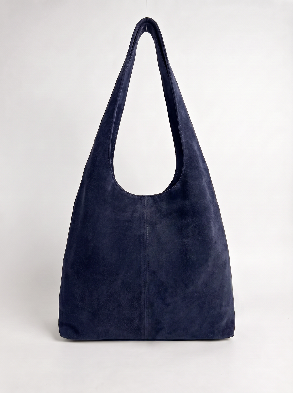 MEILI sac hobo cuir suédé porté épaule marine femme - Escandelle Paris (silhouette entière)
#couleur_marine