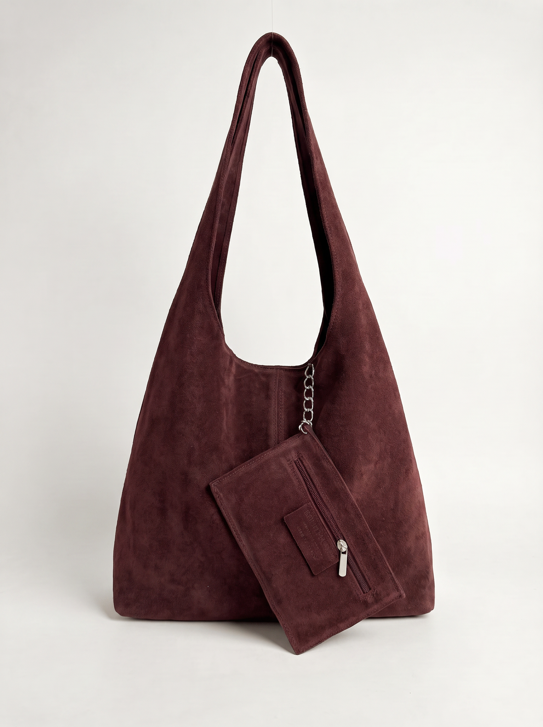 MEILI sac hobo cuir suédé porté épaule bordeaux femme - Escandelle Paris (portrait lifestyle)
#couleur_bordeaux