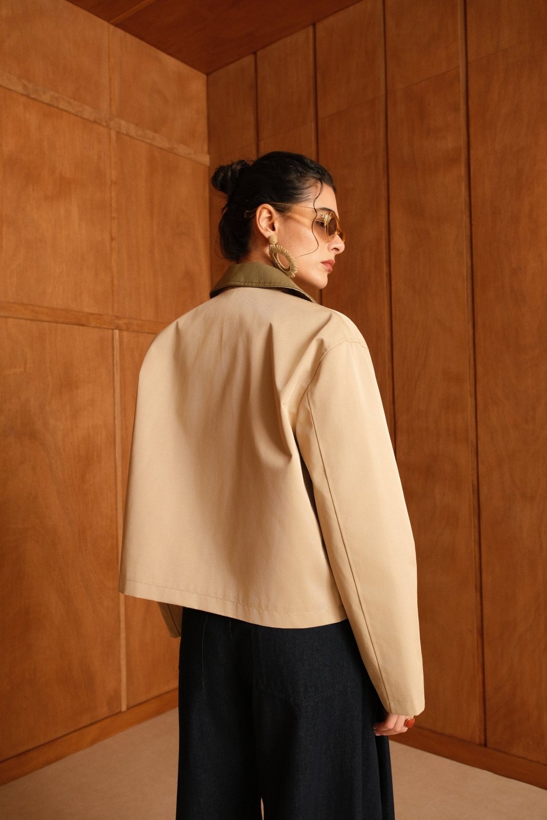 MEVINA veste courte déperlante col simili beige femme - Escandelle Paris (dos)
#couleur_beige