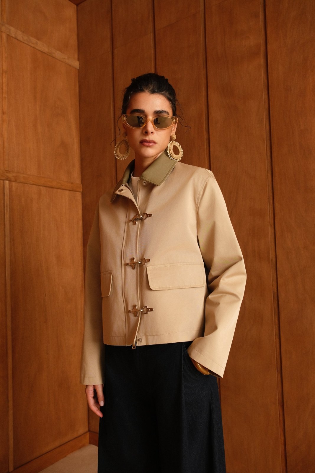 MEVINA veste courte déperlante col simili beige femme - Escandelle Paris (portrait)
#couleur_beige