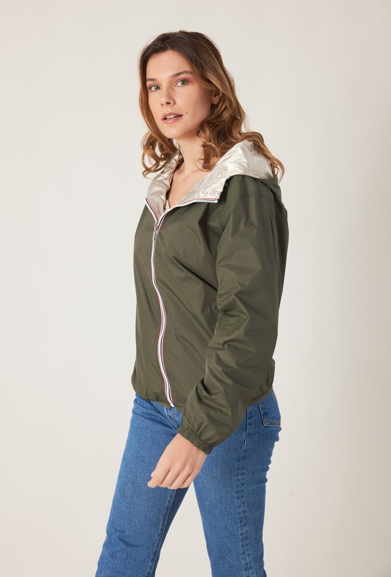 NAÉ parka courte réversible imperméable dorée kaki femme - Escandelle Paris (vue de profil)
#couleur_kaki