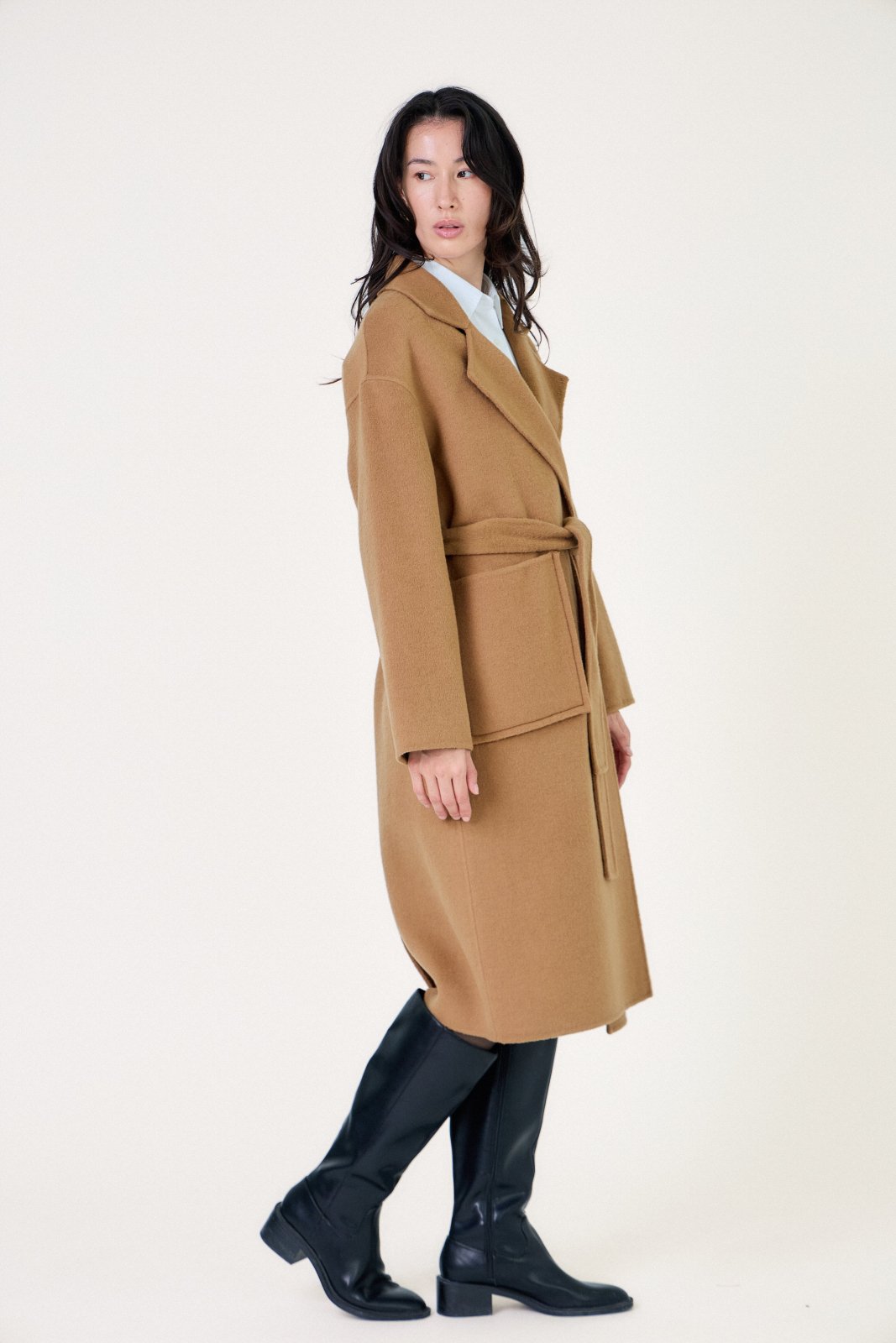 NOEVA manteau long laine col tailleur ceinture camel femme - Escandelle Paris (profil droit)
#couleur_camel