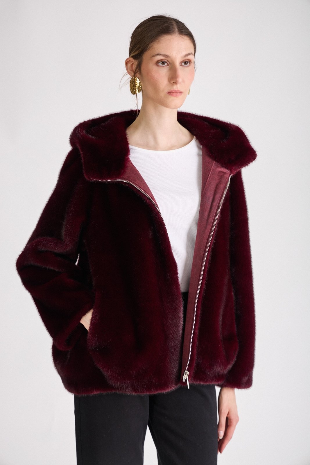 ROSY manteau mi-long fausse fourrure capuche godet bordeaux femme - Escandelle Paris (portrait)
#couleur_bordeaux