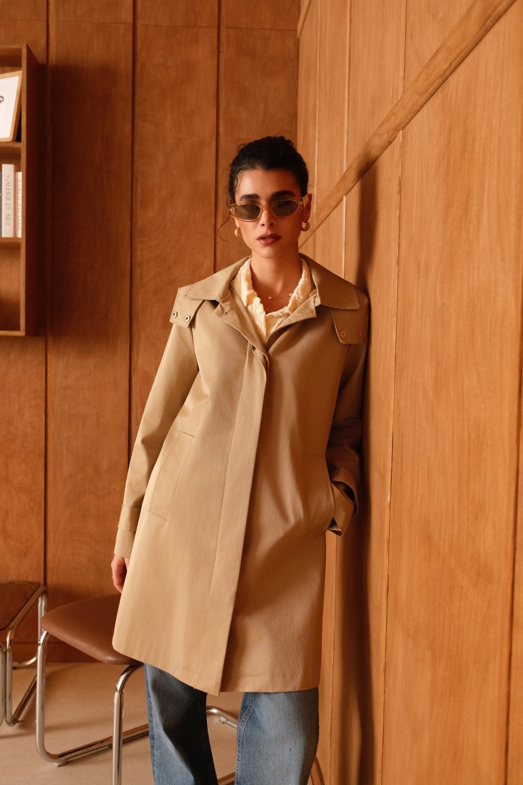 SELENA trench long déperlant capuche beige femme - Escandelle Paris (portrait)
#couleur_beige