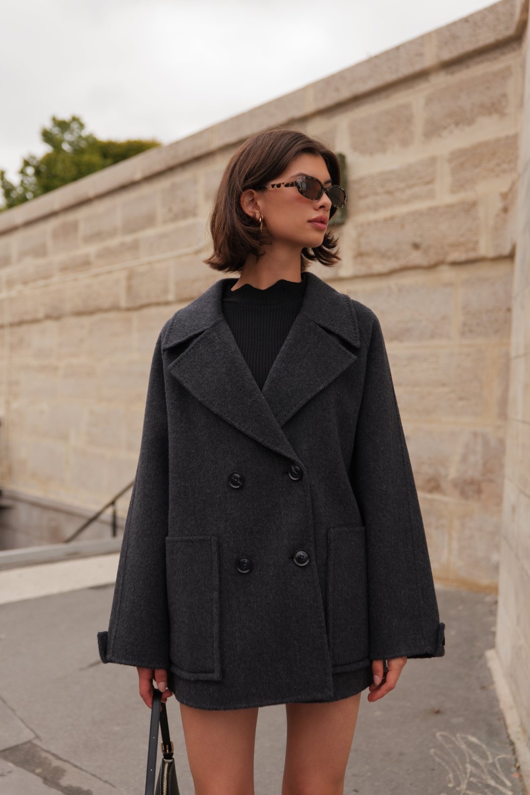 SERAPHINA manteau caban mi-long laine double boutonnage gris femme - Escandelle Paris (portrait)
#couleur_gris