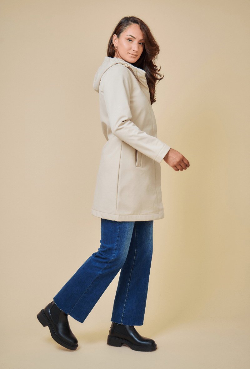 SIENA parka softshell déperlante mi-longue beige femme - Escandelle Paris (vue de profil)
#couleur_beige