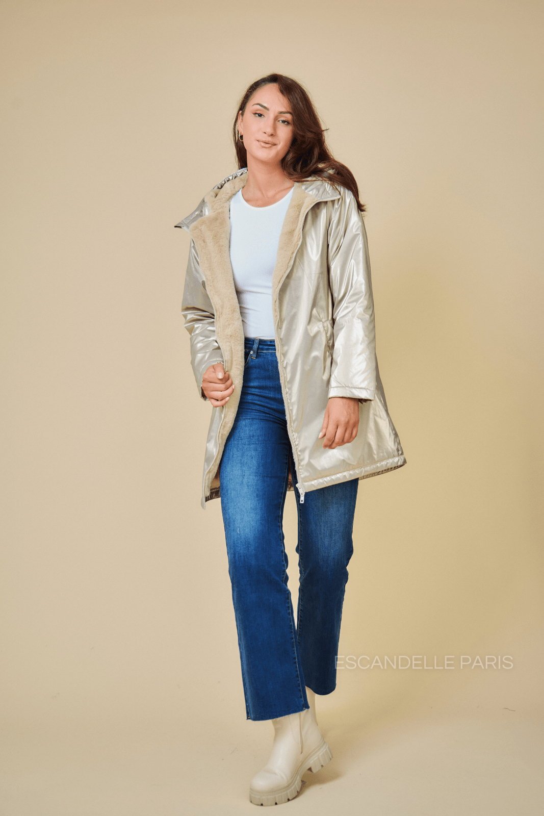 SOL parka mi-longue imperméable fourrée or femme - Escandelle Paris (silhouette zip fermé)
#couleur_or