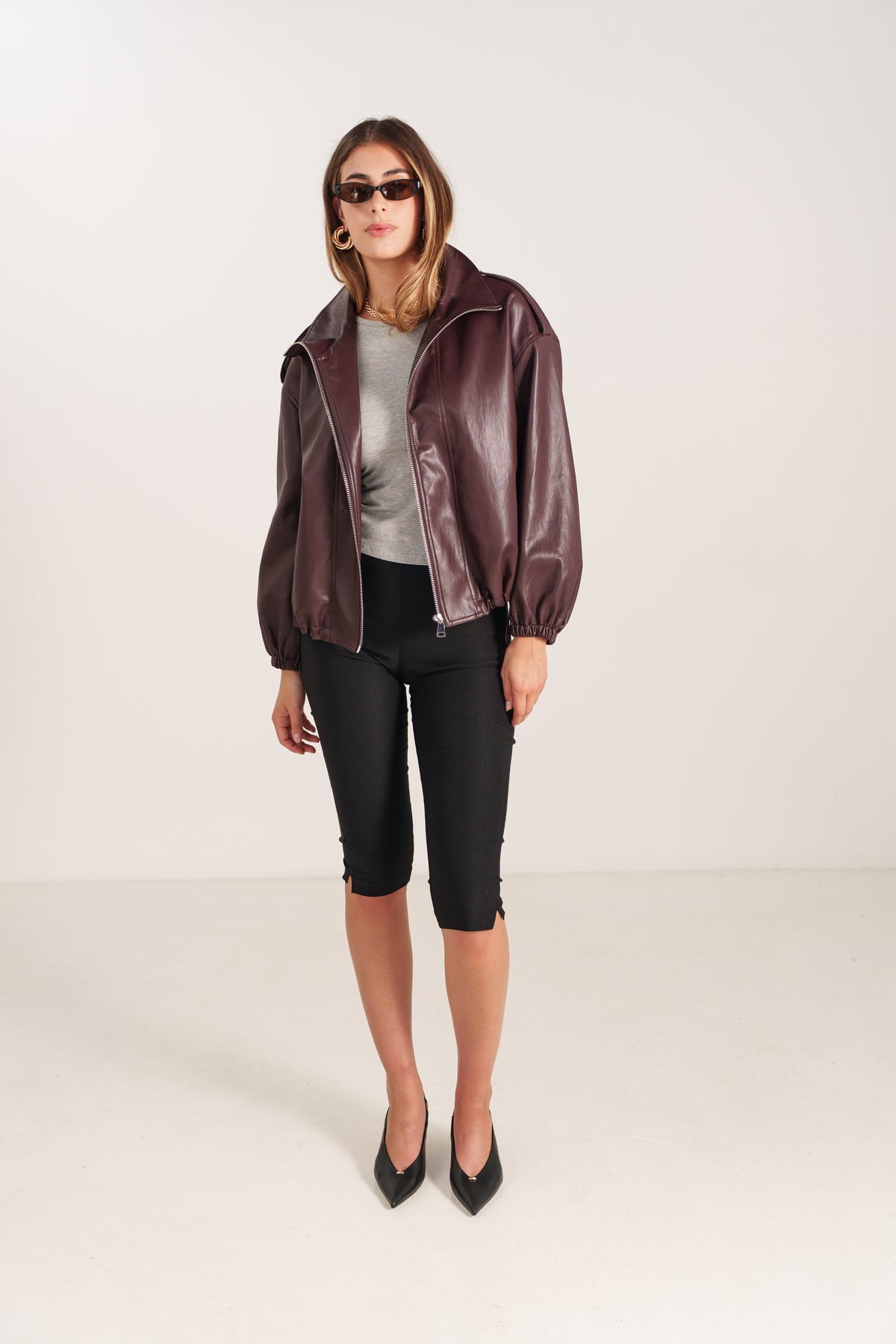 SYBILLE blouson mi-long similicuir col montant zippé bordeaux femme - Escandelle Paris (silhouette entière)
#couleur_bordeaux