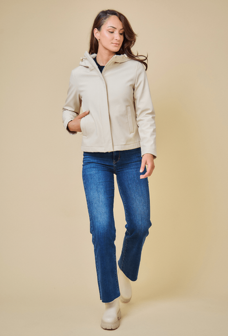 ZOÉ parka courte softshell déperlante imperméable beige femme - Escandelle Paris (silhouette polaire zip fermé)
#couleur_beige