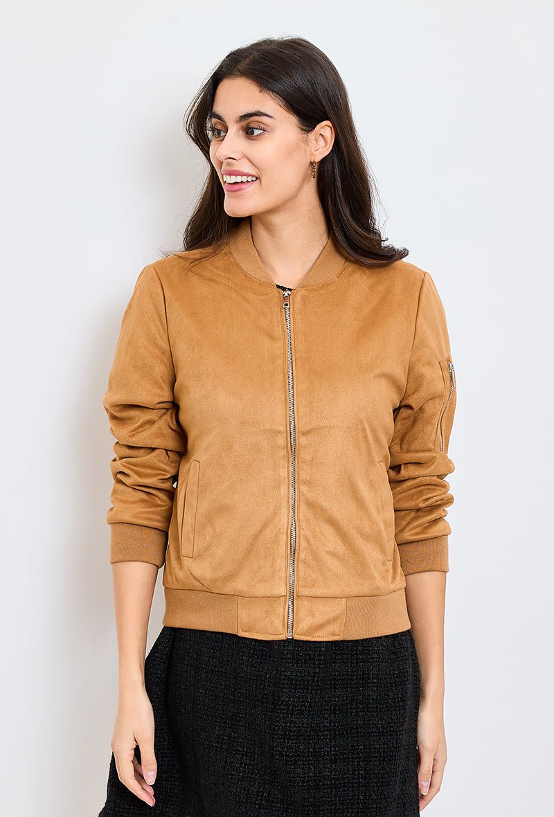 NOÉ - Blouson Camel - Escandelle (Vue de face - portrait - profil gauche)