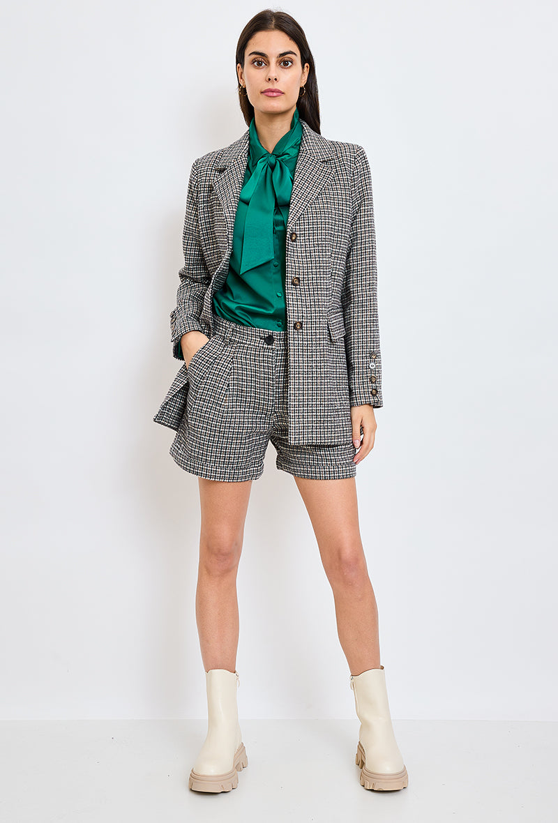 blazer à carreaux, fermeture à 2 boutons, poignets à boutons, col à revers, ensemble veste short