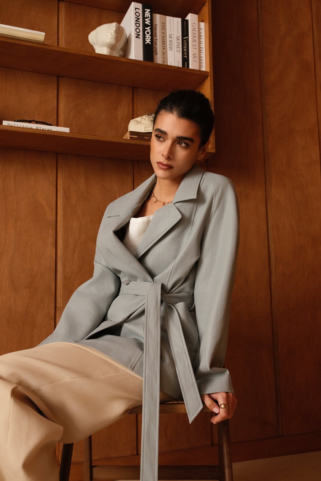 Comment Créer une Garde-Robe Femme Polyvalente avec les Bons Manteaux et Vestes - EscandelleParis