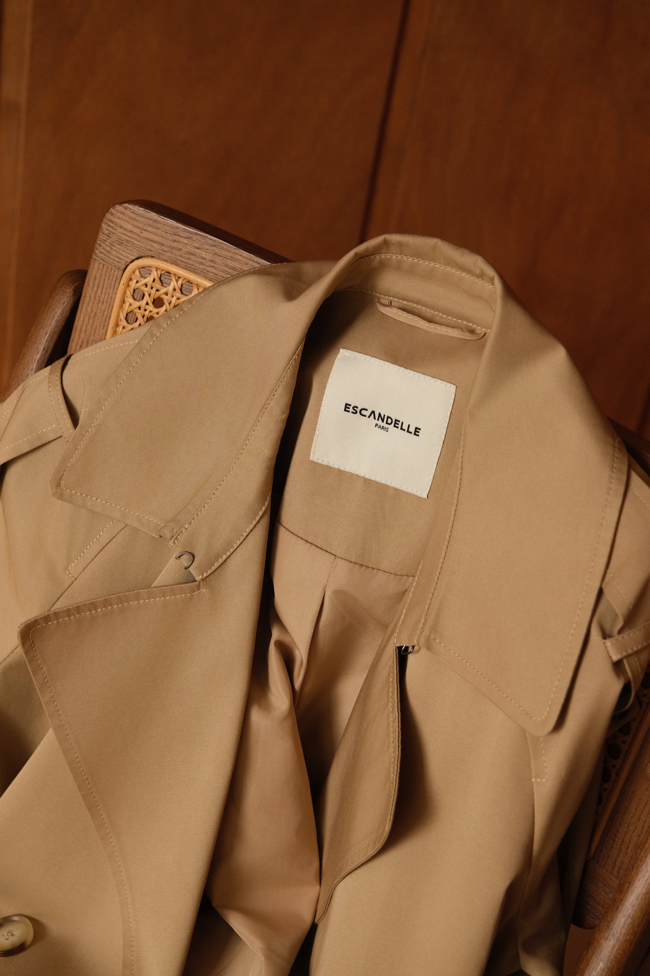 Comment Styliser une Veste Femme pour des Looks du Quotidien - EscandelleParis