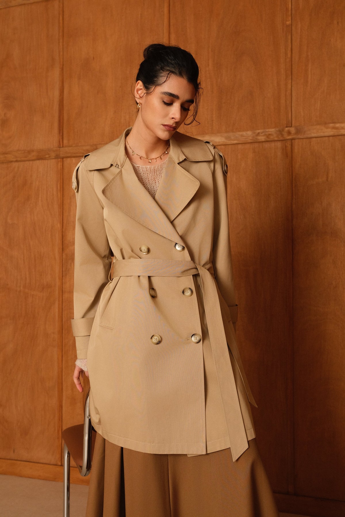Women's Trench Coat Guide: How to Style a Timeless Women's Trench Coat