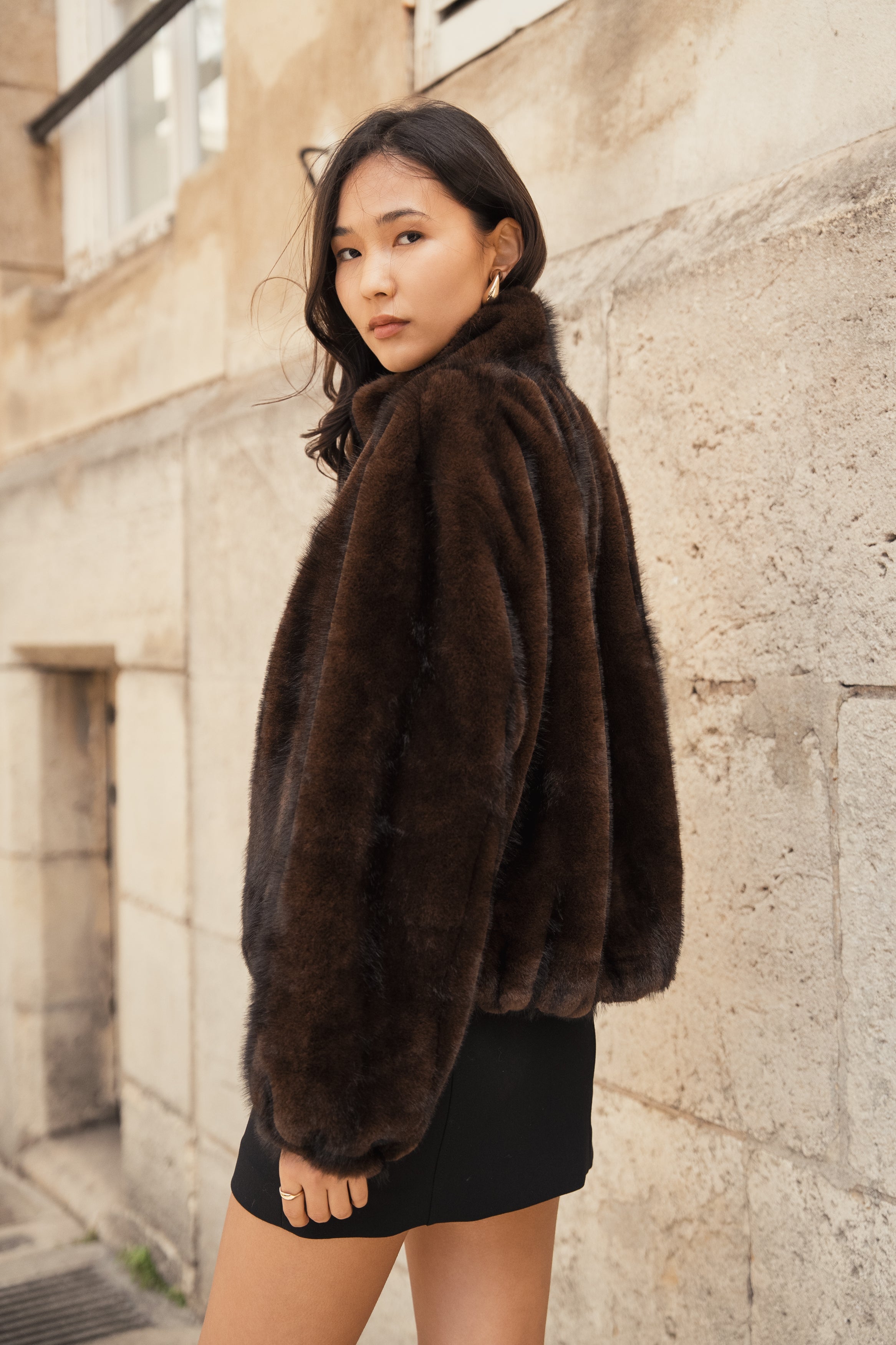 Manteau Fausse Fourrure Femme : L’Élégance Hivernale Sans Compromis - EscandelleParis