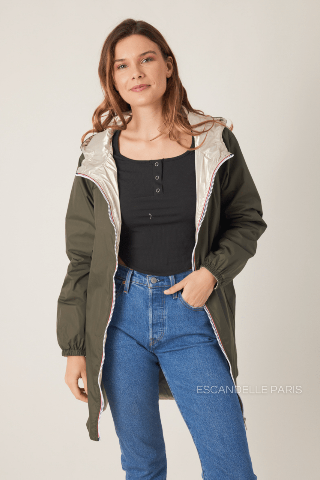 PARIS - Parka Kaki - Escandelle (Vue de face - portrait - parka imperméable réversible kaki) 
#couleur_kaki