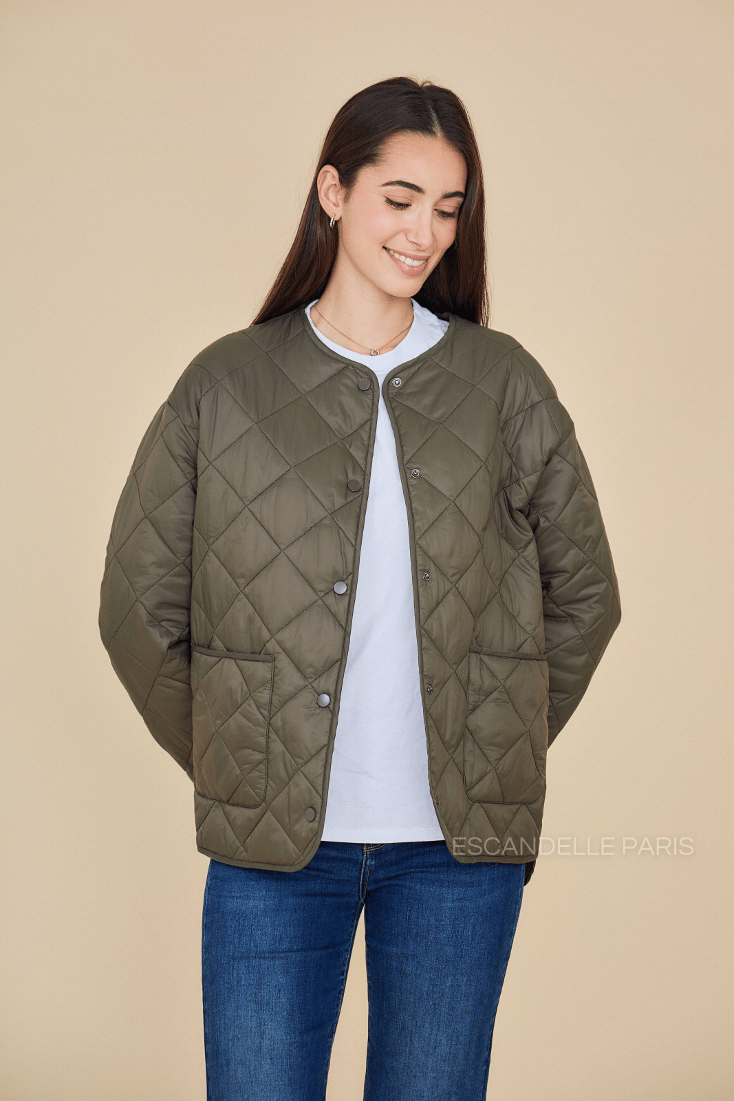 VICTOIRE - Veste Kaki - Escandelle (Vue de face - portrait - veste bouton ouvert) 
#couleur_kaki