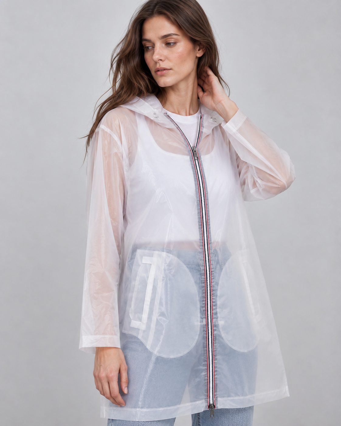 AURA imperméable long semi-transparent à capuche zip tricolore blanc femme - Escandelle Paris (trois-quarts)
#couleur_blanc