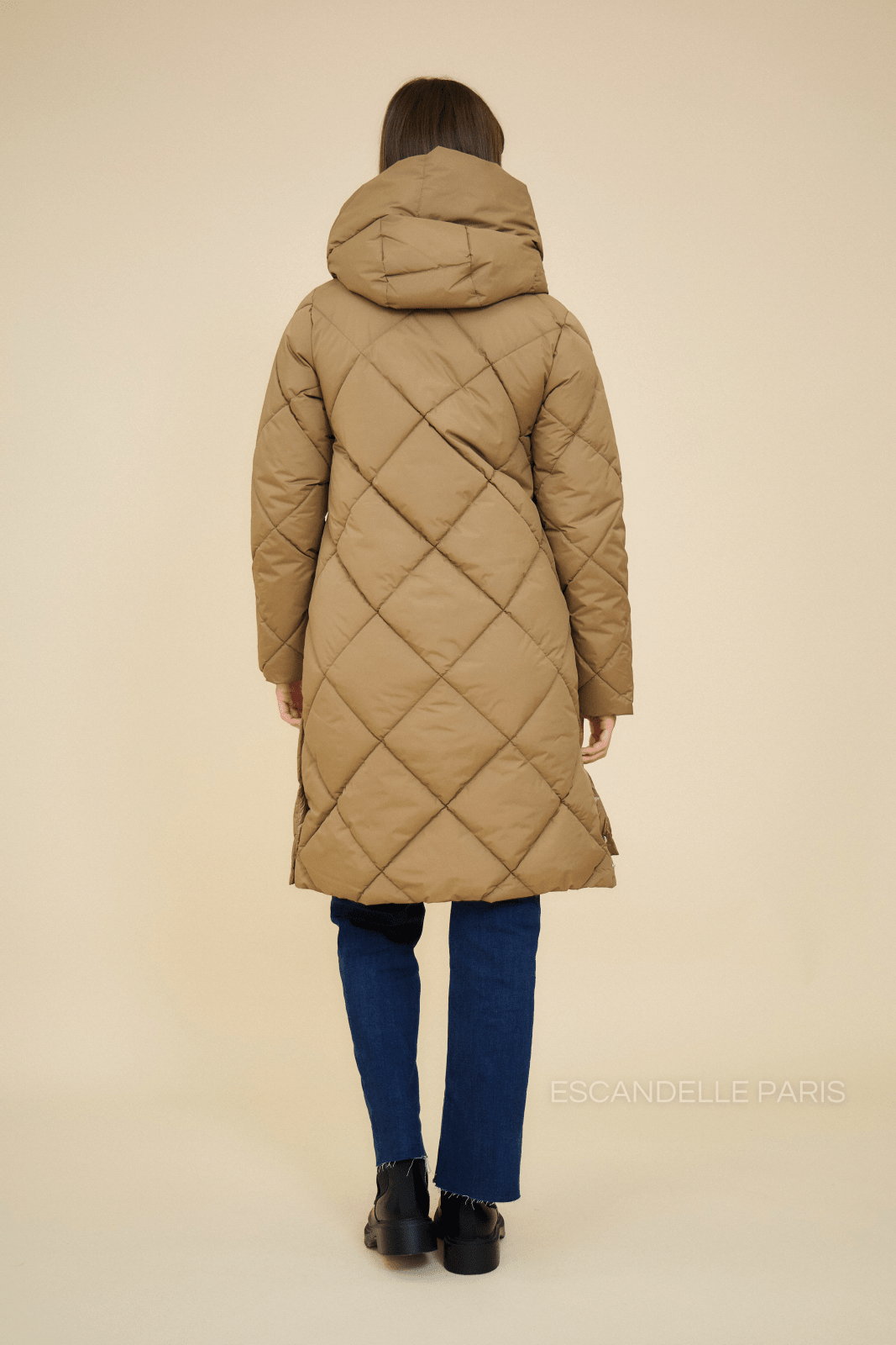CAMERON doudoune longue matelassée taupe femme - Escandelle Paris (vue de dos)
#couleur_taupe