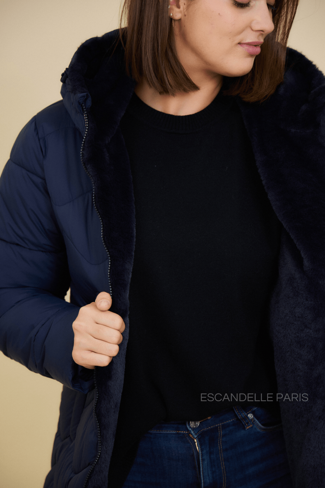 BILLIE - Doudoune Marine - Escandelle (Gros plan sur les détails et matières)
#couleur_navy