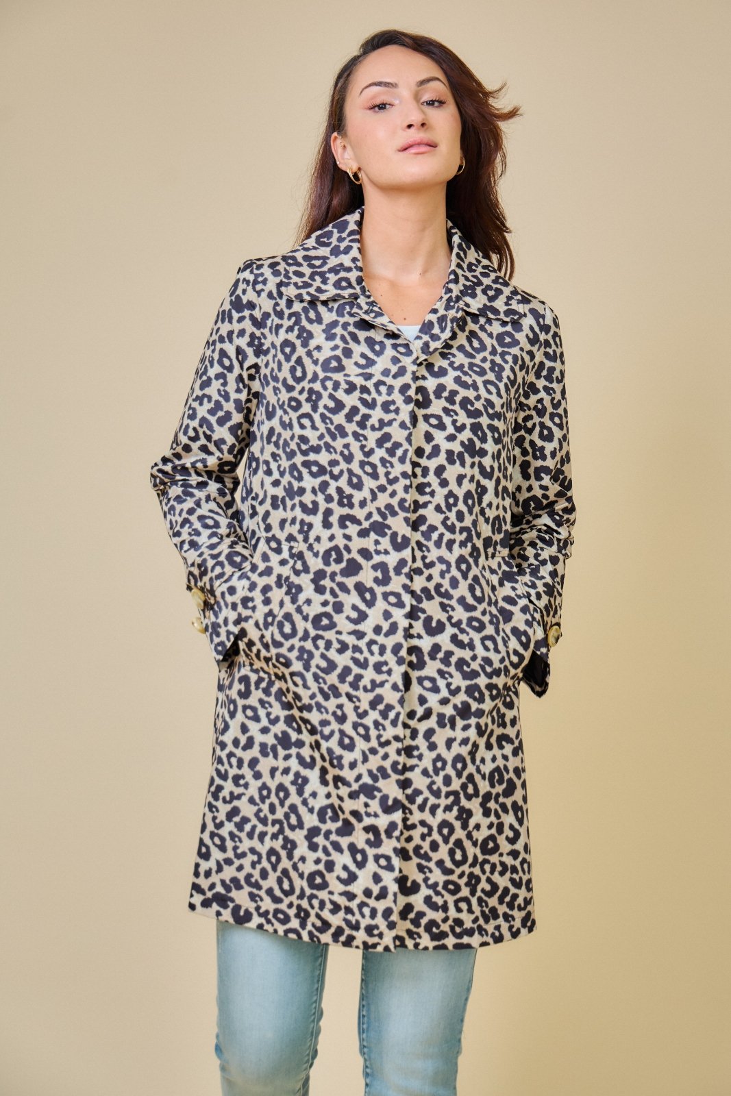 GABY - Trench Beige motif léopard - Escandelle (Vue de face - portrait - veste fermé)