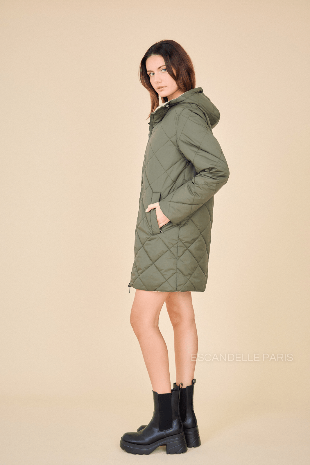 DANAÉ - Manteau Kaki - Escandelle (Vue de profil gauche) 
#couleur_kaki
