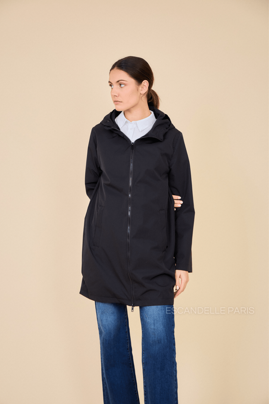 THEA - Parka Noir - Escandelle (Vue de face - portrait) 
#couleur_noir
