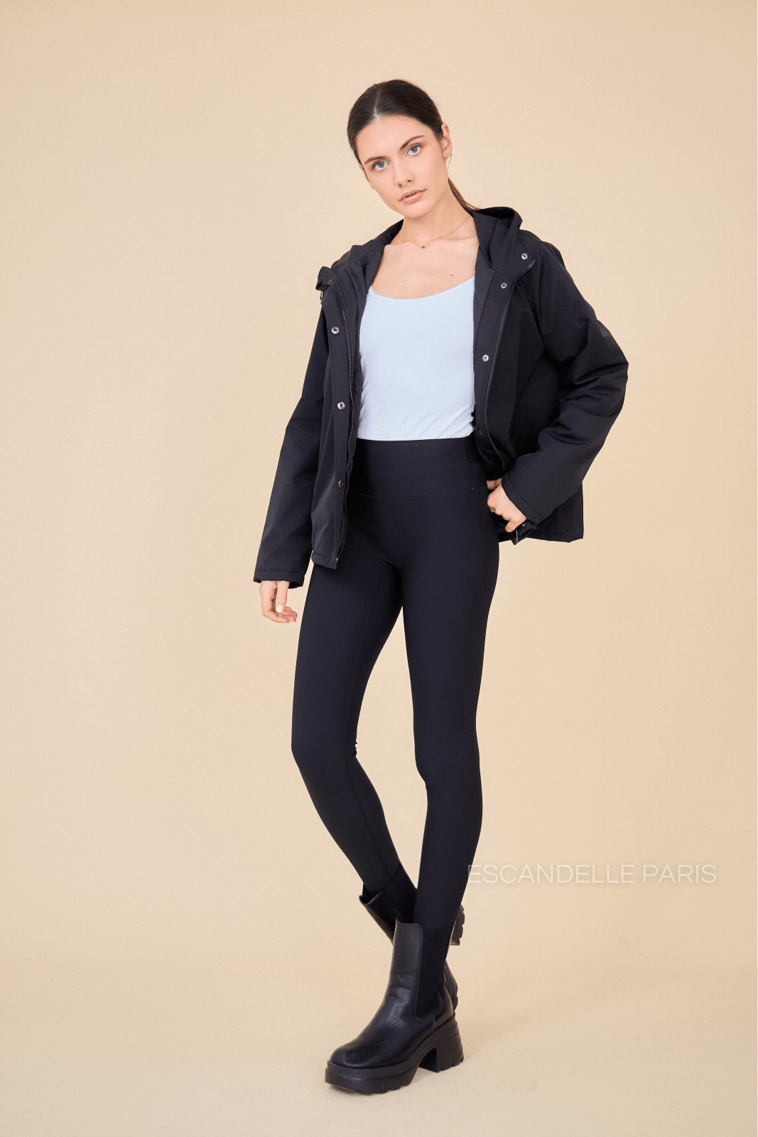 ADÈLE - Parka Beige - Escandelle (Vue de face - silhouette entière) 
#couleur_noir