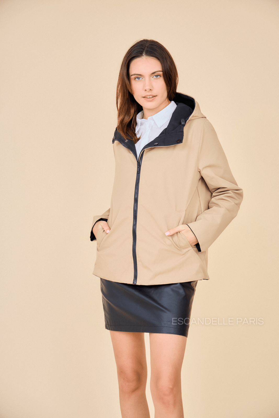 ANNA - Parka Noir - Escandelle (Vue de face - portrait - déperlant côté réversible) 
#couleur_noir