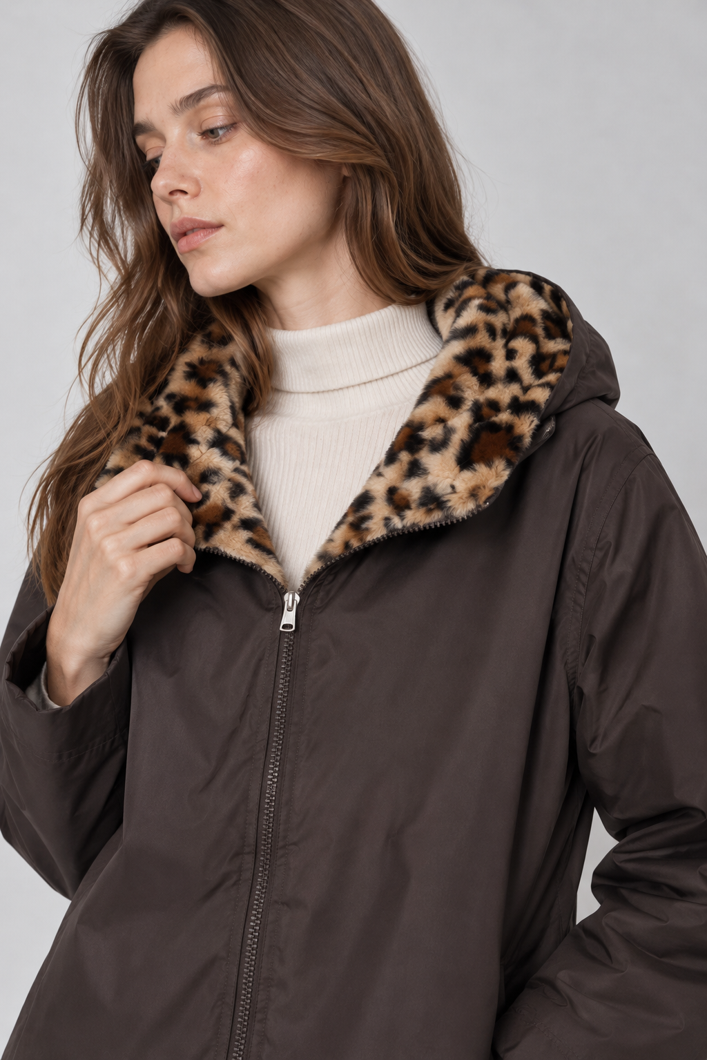 ELISA parka courte réversible coton déperlant fausse fourrure léopard capuche choco femme - Escandelle Paris (portrait)
#couleur_choco